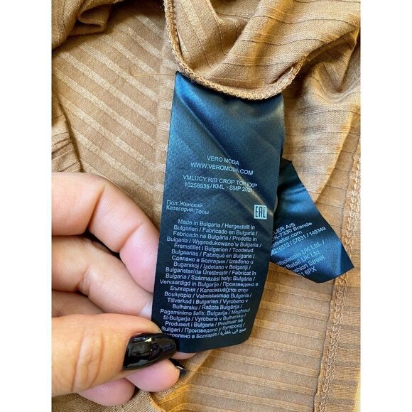 VERO Moda BNWOT Women Crop V-Neck "Lucy" Button Up Top Sz Medium - Picture 6 of 7